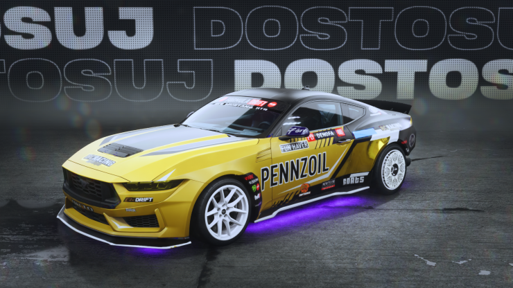 Ford Mustang (Chelsea Denofa)